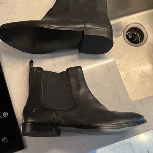 Frye Chelsea boots black 9.5 NWOT NWOB New without tags/box unworn